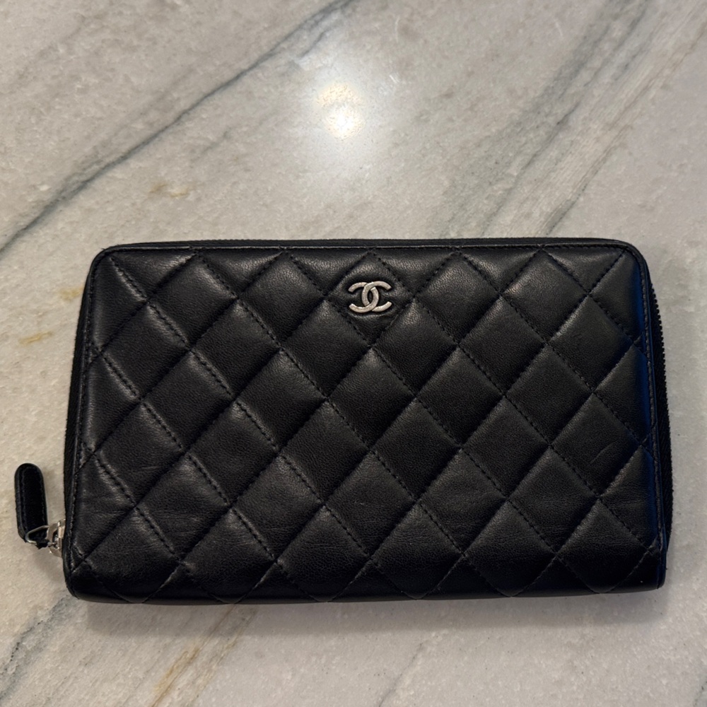 CHANEL Black Quilted Leather Wallet - Picture 2 of 7